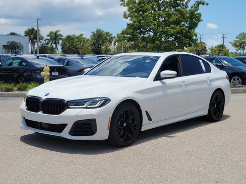 Used 2023 BMW 540i w/ M Sport Package RWD image 3