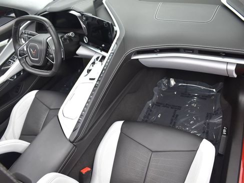 Used 2021 Chevrolet Corvette Stingray Premium Conv w/ Z51 Performance Package image 23