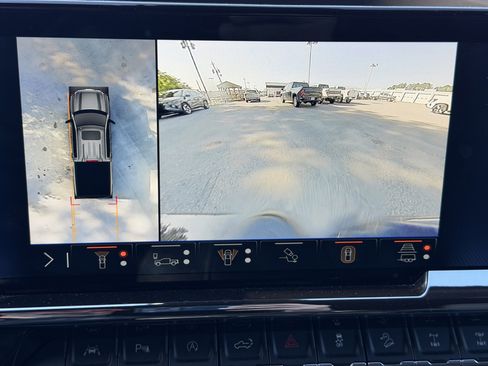 Used 2024 Chevrolet Silverado 1500 ZR2 w/ Technology Package image 17