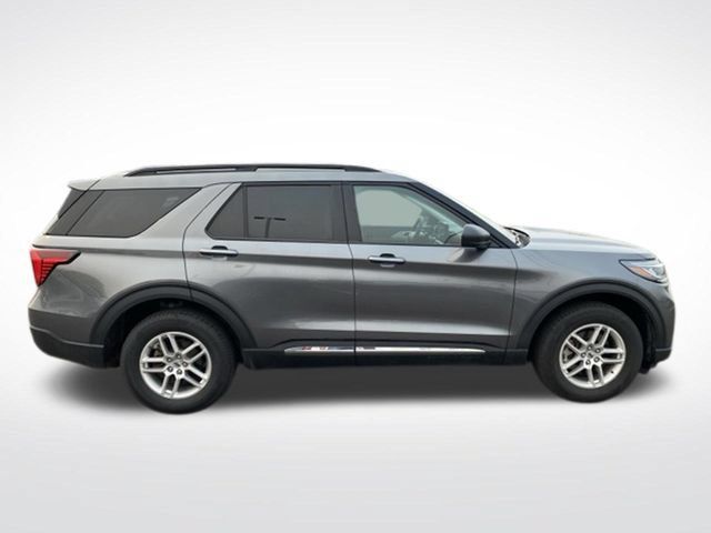 Used 2025 Ford Explorer Active AWD/4WD image 9