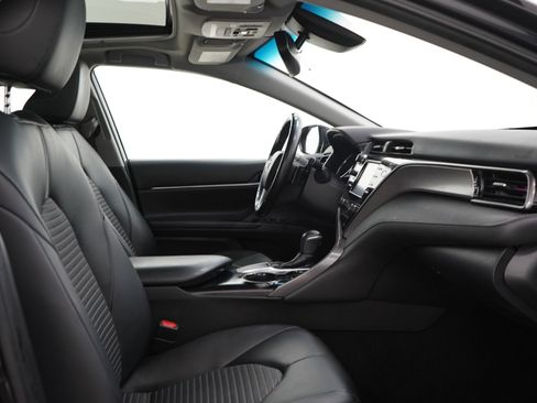 Used 2019 Toyota Camry SE w/ Convenience Package FWD image 11