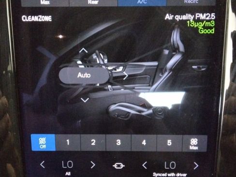 Used 2022 Volvo XC60 T8 R-Design w/ Advanced Package image 24