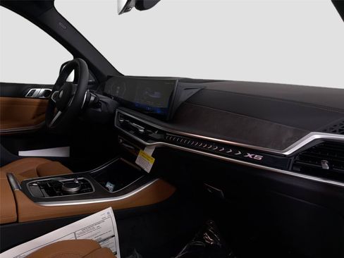 New 2026 BMW X5 xDrive40i w/ M Sport Package AWD/4WD image 28