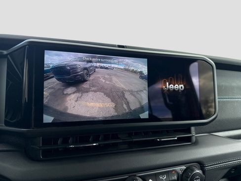 Used 2025 Jeep Wrangler Unlimited Rubicon 4xe w/ Convenience Group image 18