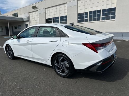 Used 2025 Hyundai Elantra SEL FWD image 4