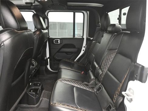 Used 2023 Jeep Gladiator Overland image 2