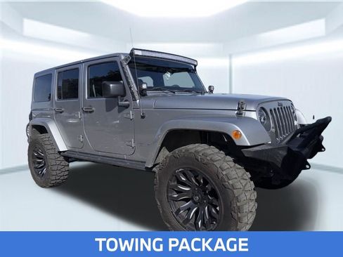 Used 2017 Jeep Wrangler Unlimited Sahara AWD/4WD image 2