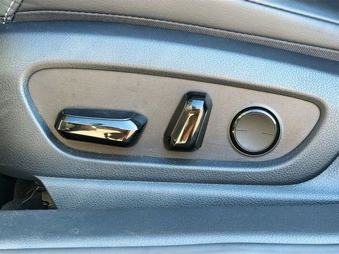 Used 2019 Lexus ES 300h w/ Premium Package image 22