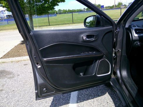 Used 2019 Jeep Compass Latitude w/ Popular Equipment Group AWD/4WD image 65