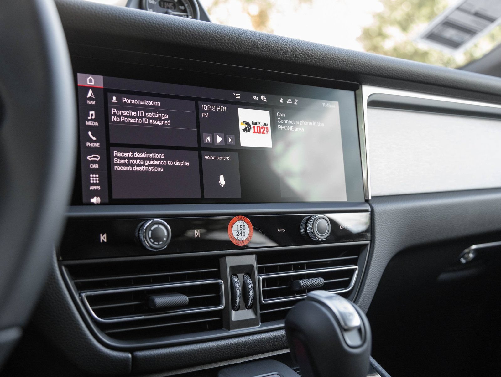 Certified 2026 Porsche Macan AWD/4WD image 25