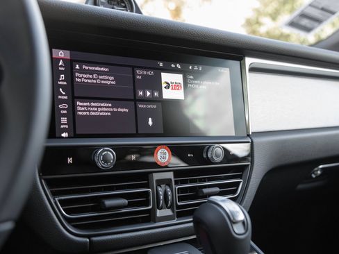 Certified 2026 Porsche Macan AWD/4WD image 25