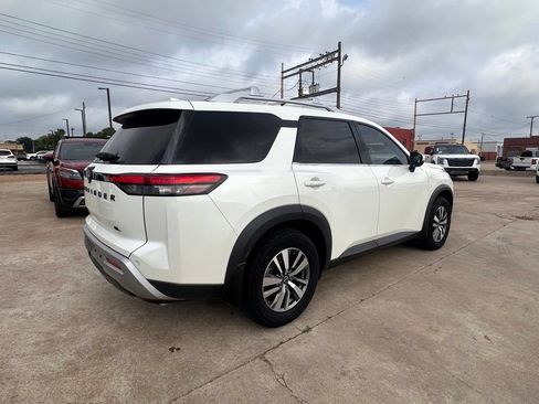 Certified 2022 Nissan Pathfinder SL w/ SL Black Package FWD image 6