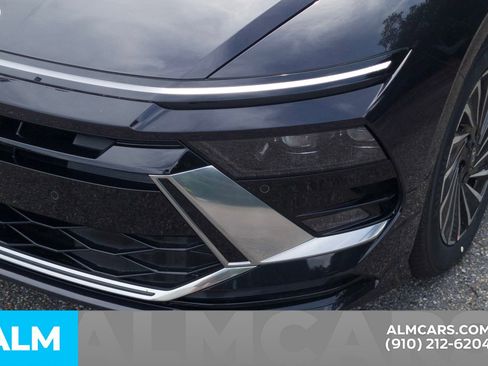 Used 2025 Hyundai Sonata Limited FWD image 11