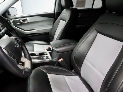 Certified 2022 Ford Explorer XLT w/ Equipment Group 202A image 26