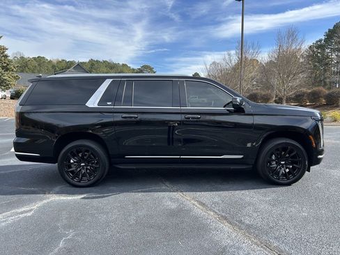 Used 2025 Cadillac Escalade ESV Premium Luxury image 25