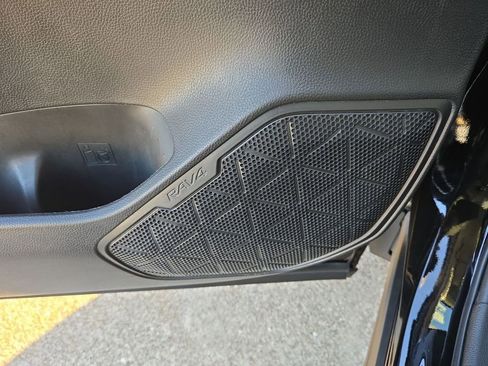 Used 2022 Toyota RAV4 XLE Premium image 14