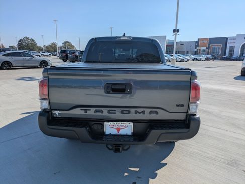 Certified 2022 Toyota Tacoma TRD Off-Road image 6