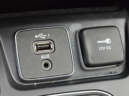 Used 2019 Jeep Cherokee Latitude Plus image 8