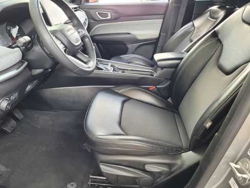 Used 2023 Jeep Compass Latitude AWD/4WD image 10