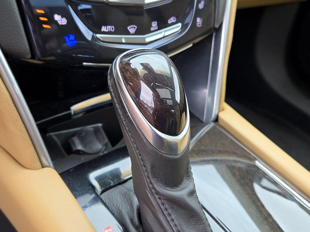 Used 2013 Cadillac XTS Luxury w/ Driver Awareness Package FWD image 16