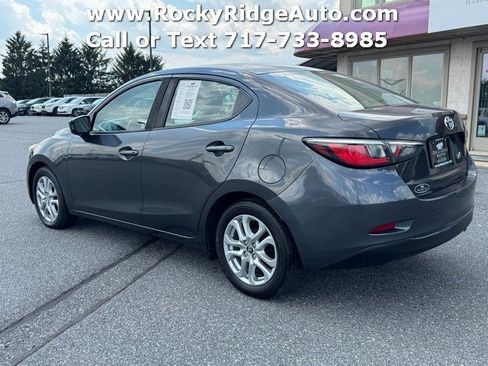 Used 2017 Toyota Yaris iA FWD image 5