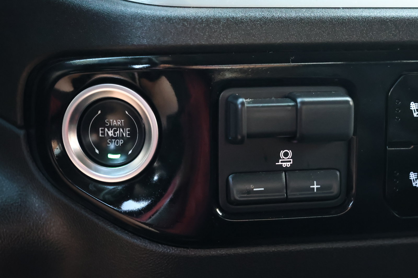 Used 2025 GMC Sierra 1500 SLT AWD/4WD image 22