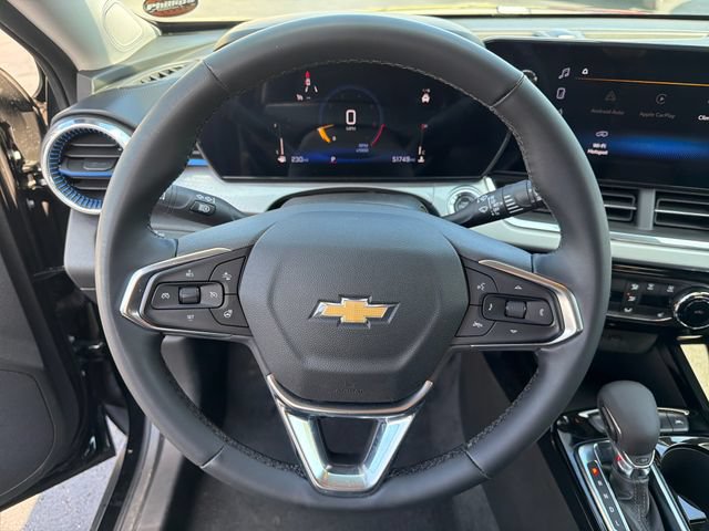Used 2025 Chevrolet Trax LT w/ LT Convenience Package FWD image 14
