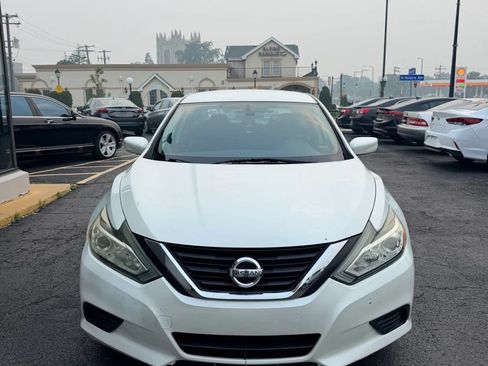 Used 2017 Nissan Altima 2.5 S w/ Power Driver Seat Package FWD image 2