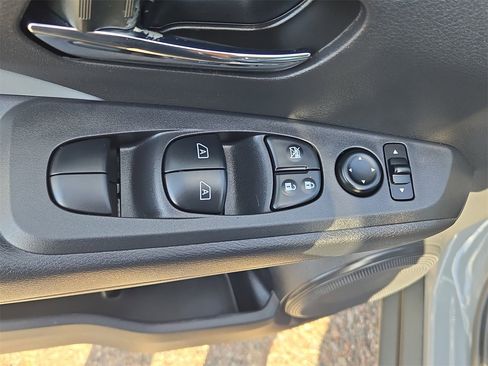 Used 2023 Nissan Kicks SR w/ SR Premium Package image 27