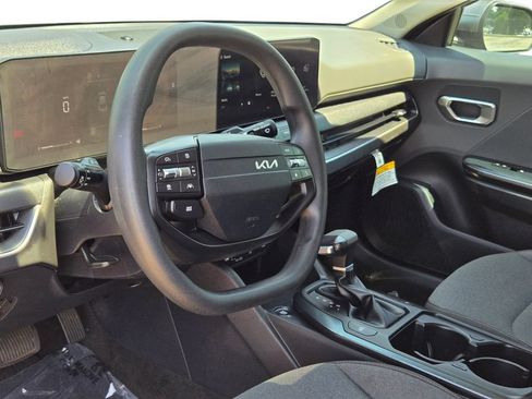 Certified 2025 Kia K4 FWD image 17