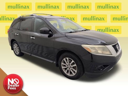 Used 2014 Nissan Pathfinder SV image 1