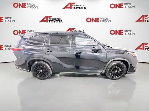 Used 2023 Toyota Highlander XSE FWD image 8