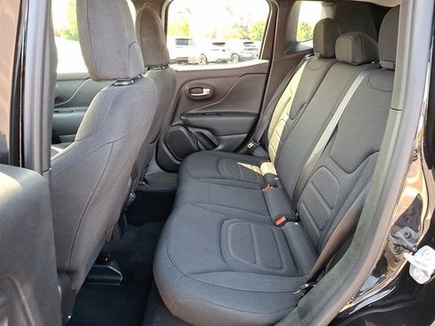 Certified 2022 Jeep Renegade Latitude image 12