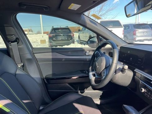 Certified 2025 Kia K5 GT w/ GT1 Package image 42