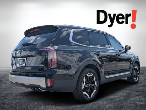 Certified 2024 Kia Telluride EX w/ EX Captain's Chair Package AWD/4WD image 3