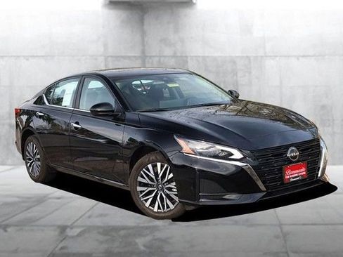 Certified 2024 Nissan Altima 2.5 SV w/ SV Premium Package image 2