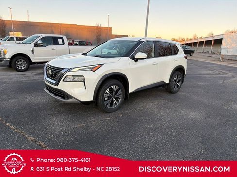 Certified 2023 Nissan Rogue SV image 2