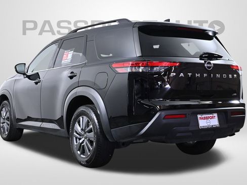 Used 2025 Nissan Pathfinder SV image 7