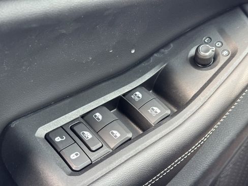 Used 2023 Jeep Grand Cherokee Limited w/ Luxury Tech Group II image 23