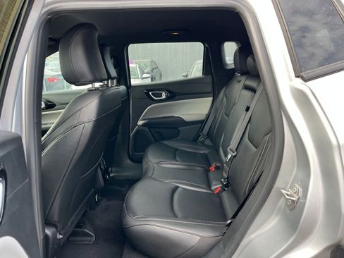 Used 2025 Jeep Compass Limited image 27