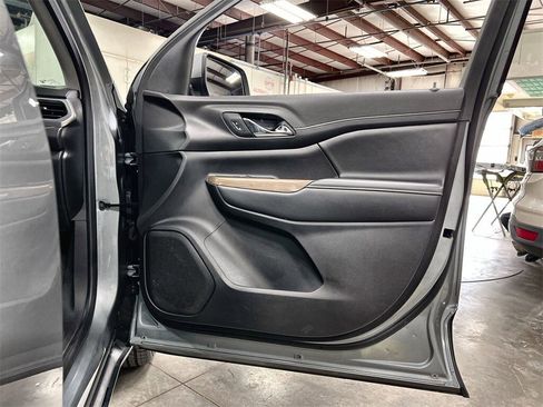 Used 2023 GMC Acadia SLE w/ Driver Convenience Package image 30