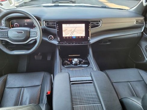 Certified 2024 Jeep Wagoneer L Series III w/ Flexible Seating Group image 6