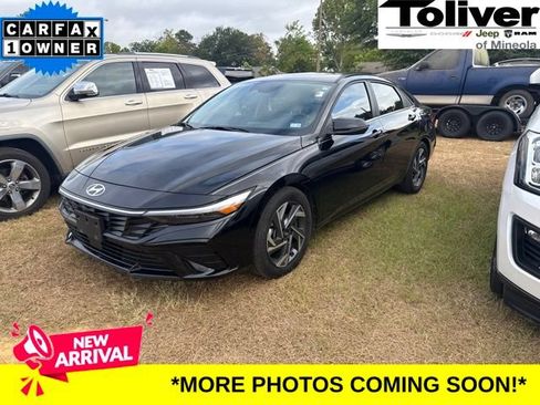 Used 2025 Hyundai Elantra Limited w/ Cargo Package FWD image 1