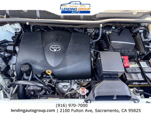 Used 2018 Toyota Sienna SE image 26