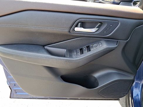 Used 2022 Nissan Rogue SL w/ SL Premium Package image 13