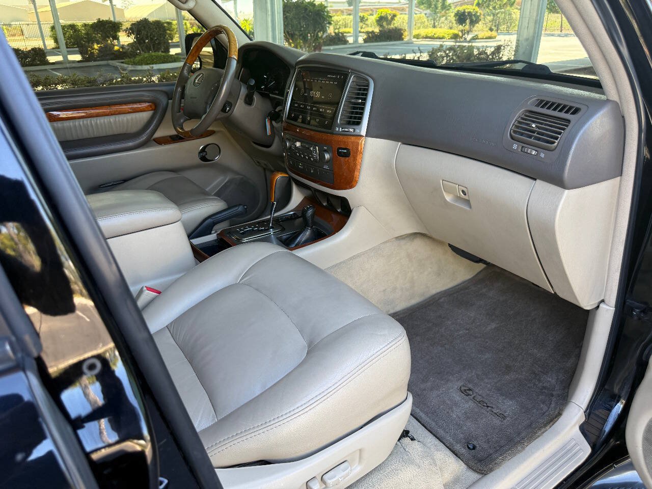 Used 2006 Lexus LX 470 4WD w/ Preferred Accessory Pkg image 10
