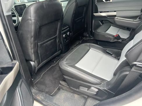 Used 2023 Ford Explorer XLT w/ Equipment Group 202A RWD image 8