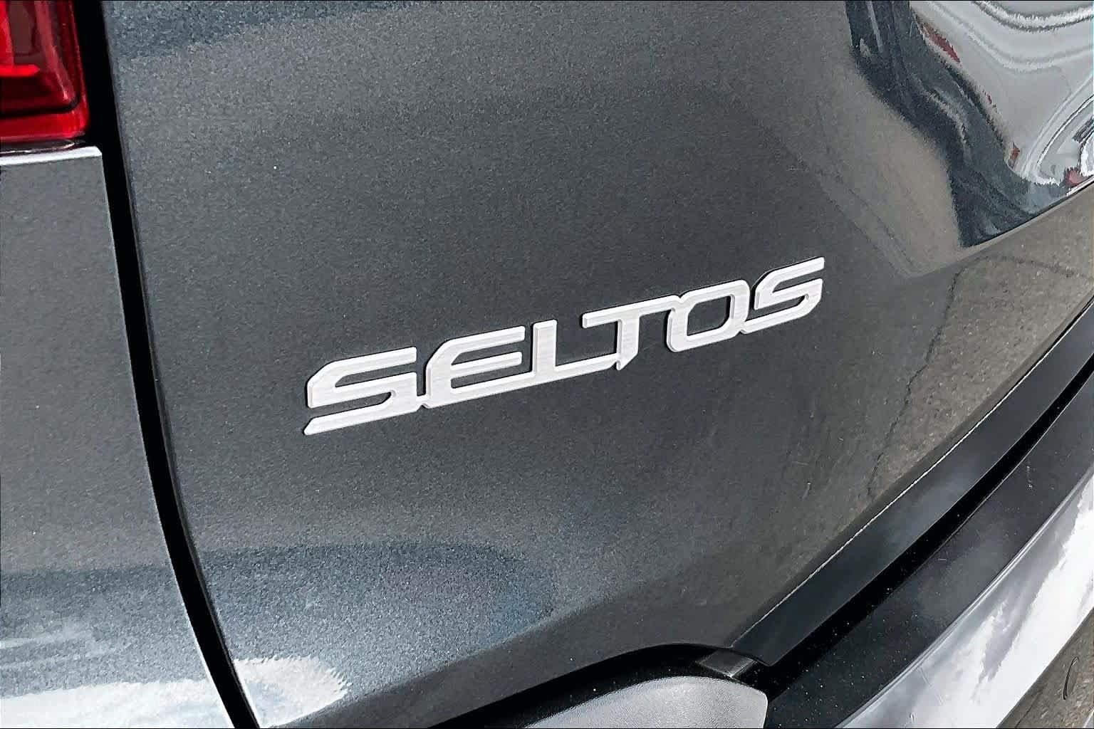 Used 2025 Kia Seltos EX FWD image 30