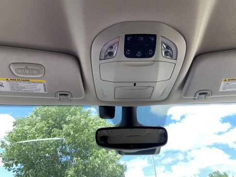 Used 2021 Chrysler Pacifica Touring image 16