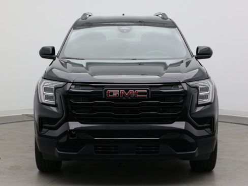 Used 2026 GMC Terrain Elevation w/ Elevation Premium Package FWD image 2